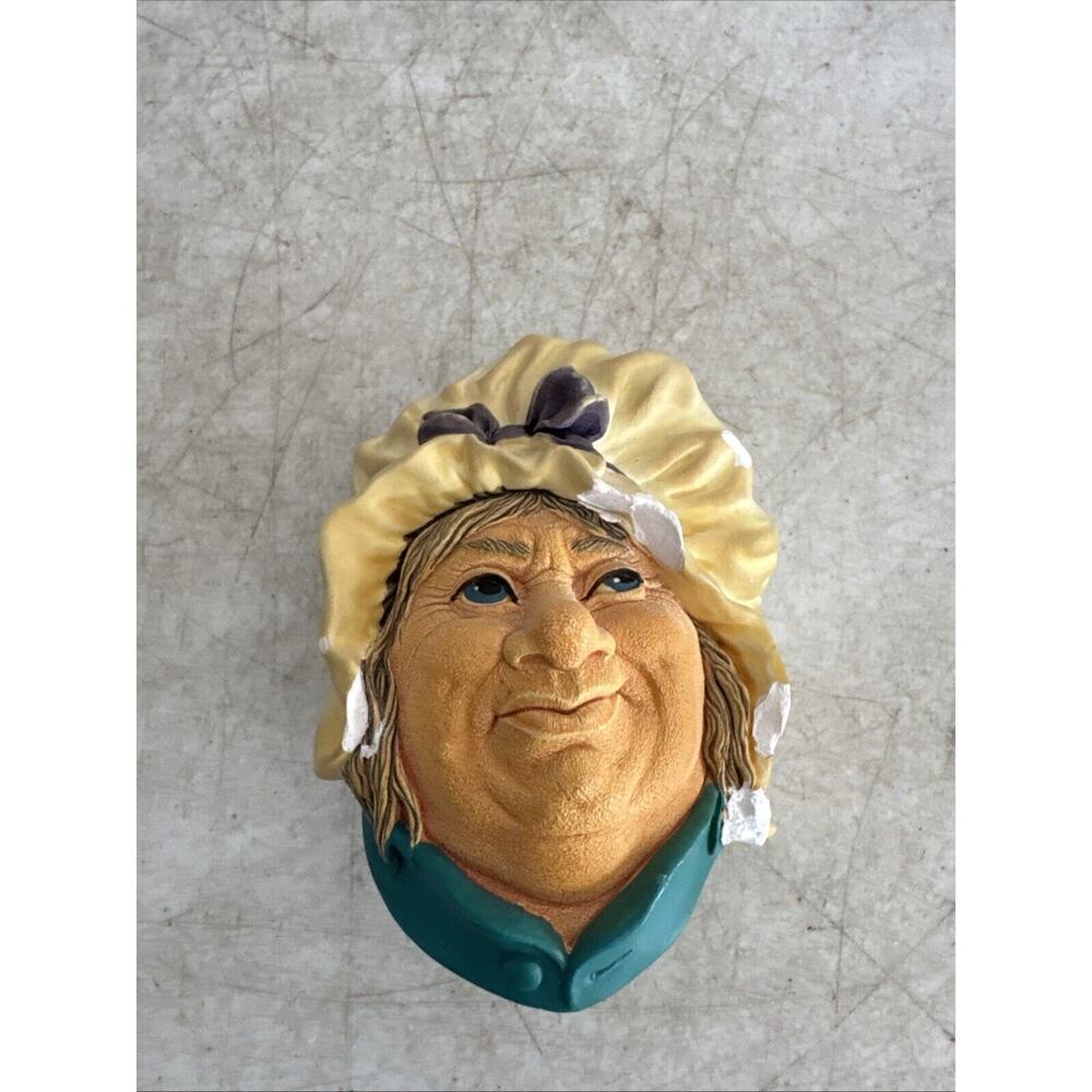 1964 BOSSONS CONGLETON ENGLAND CHALKWARE HEAD WALL ORNAMENT SARAH GAMP